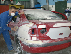 Обработка кузова автомобиля перед покраской